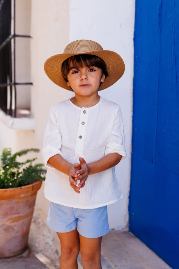 Niño camisa bambula y short azul